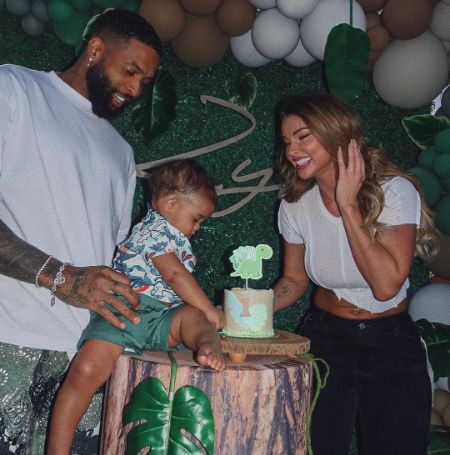 Odell Beckham Jr, his partner, Lauren Wood, and his son took a picture together.
